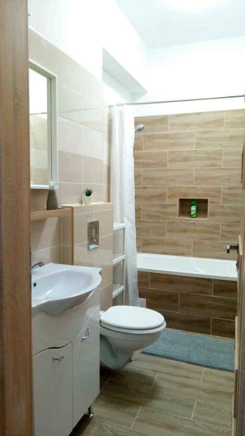 Loli Apartman Miskolc Esterno foto