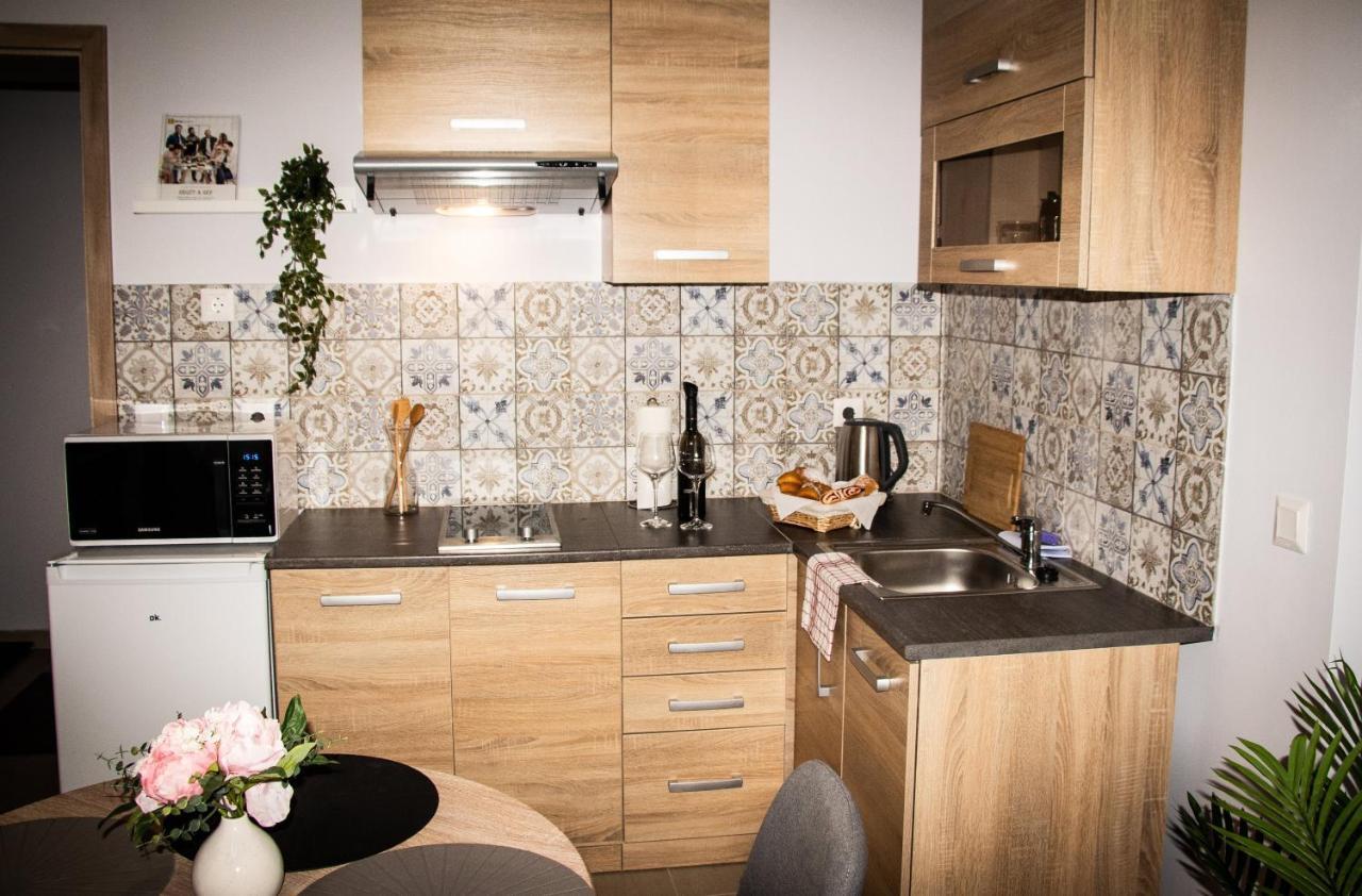 Loli Apartman Miskolc Esterno foto