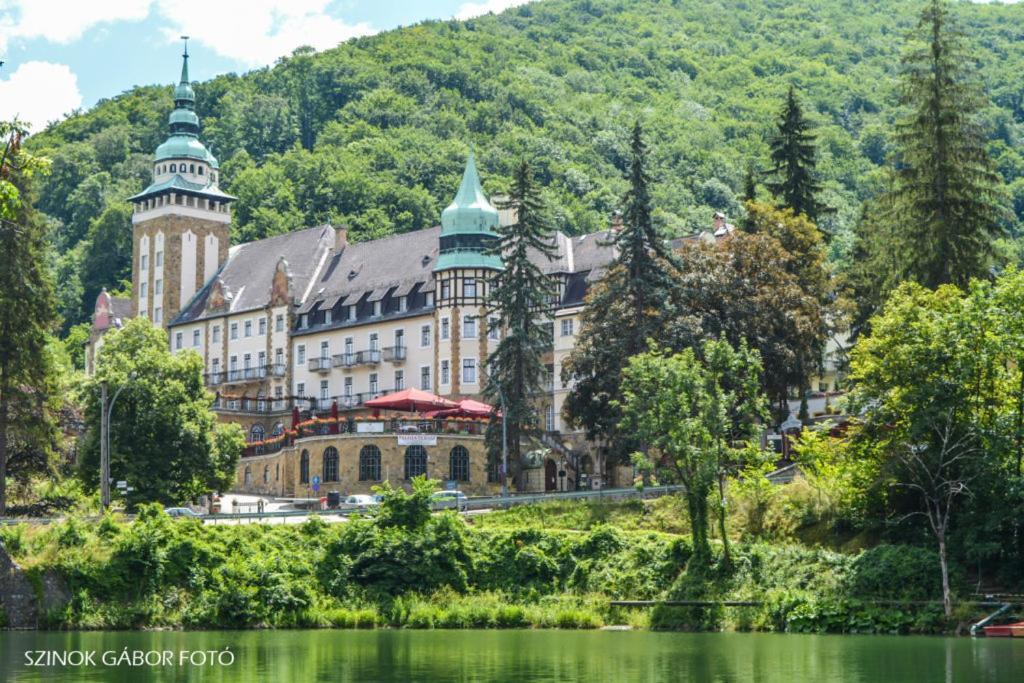 Loli Apartman Miskolc Esterno foto