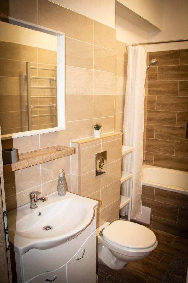 Loli Apartman Miskolc Esterno foto
