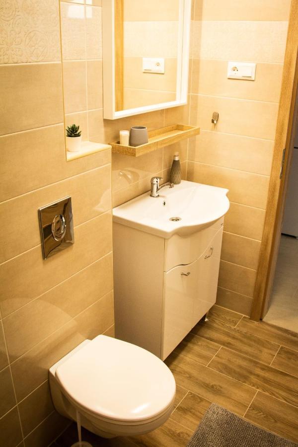 Loli Apartman Miskolc Esterno foto