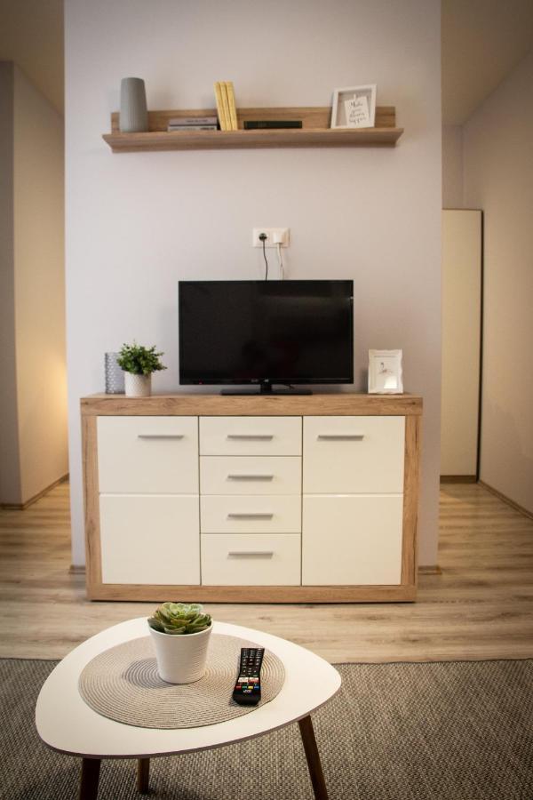 Loli Apartman Miskolc Esterno foto