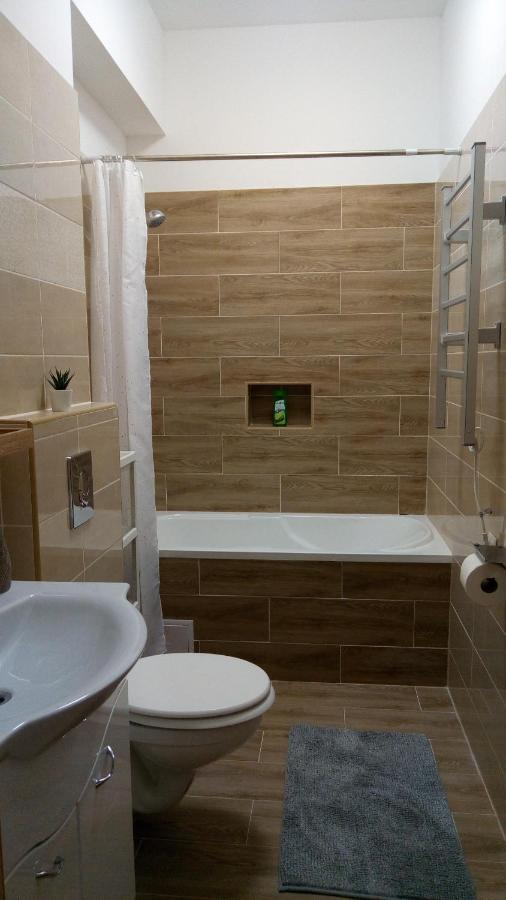 Loli Apartman Miskolc Esterno foto