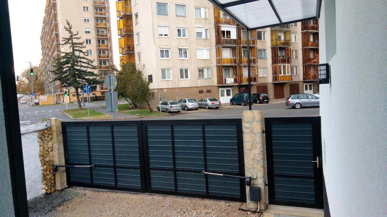 Loli Apartman Miskolc Esterno foto